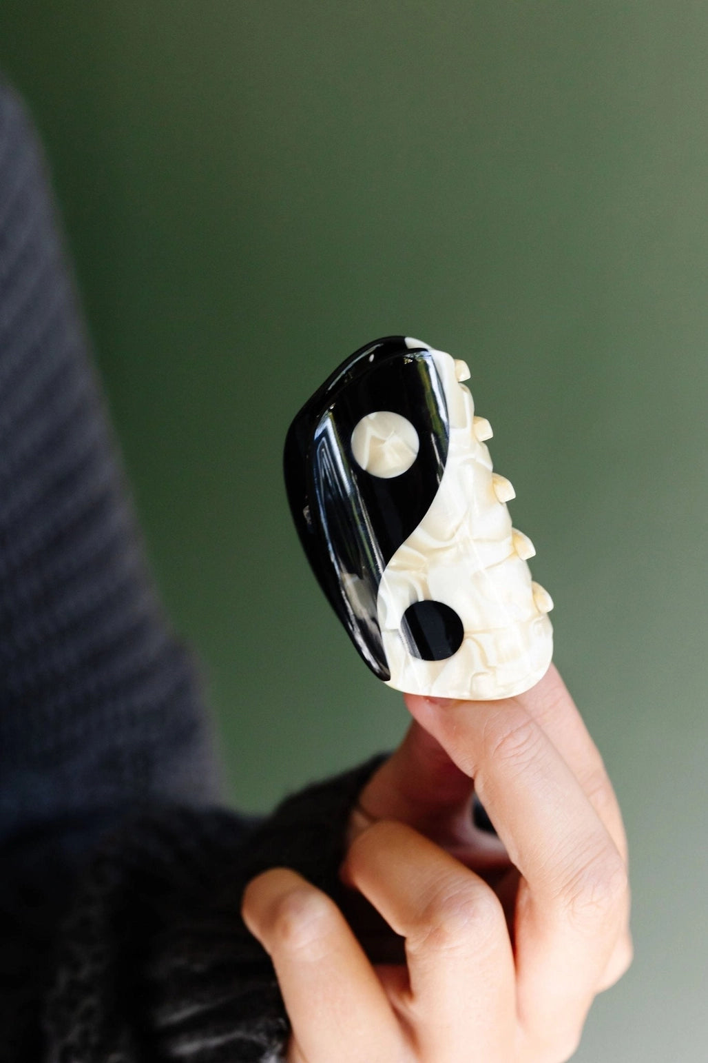 Yin-Yang Clip